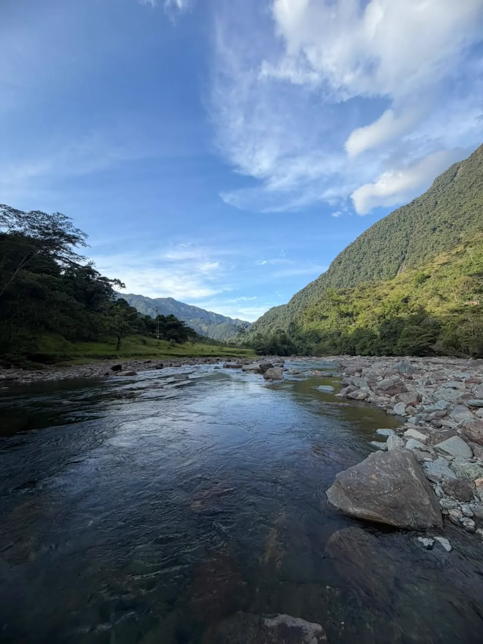 Río en la finca